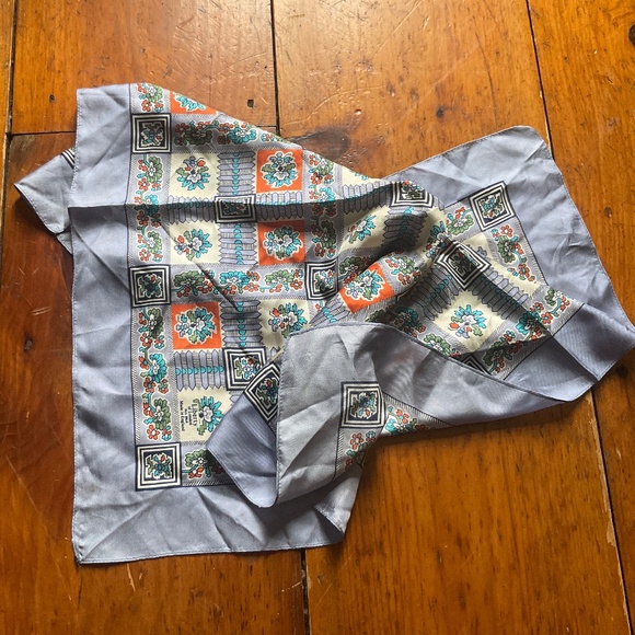 Vintage Liberty of l London silk square - Picture 3 of 7